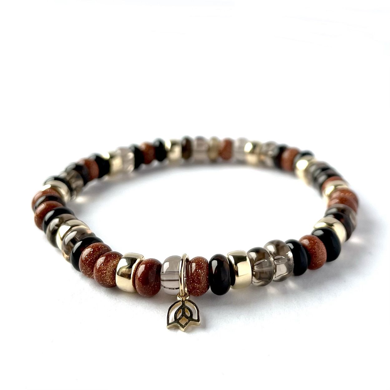 Edelstenen armband 6x4mm kralen  Vijf 14kt gouden beads  tulp logo
De YG Jewelry armbanden hebben een luxe uitstraling zijn perfect om solo te dragen maar je kunt ze uiteraard ook combineren.
Uitlopend model!