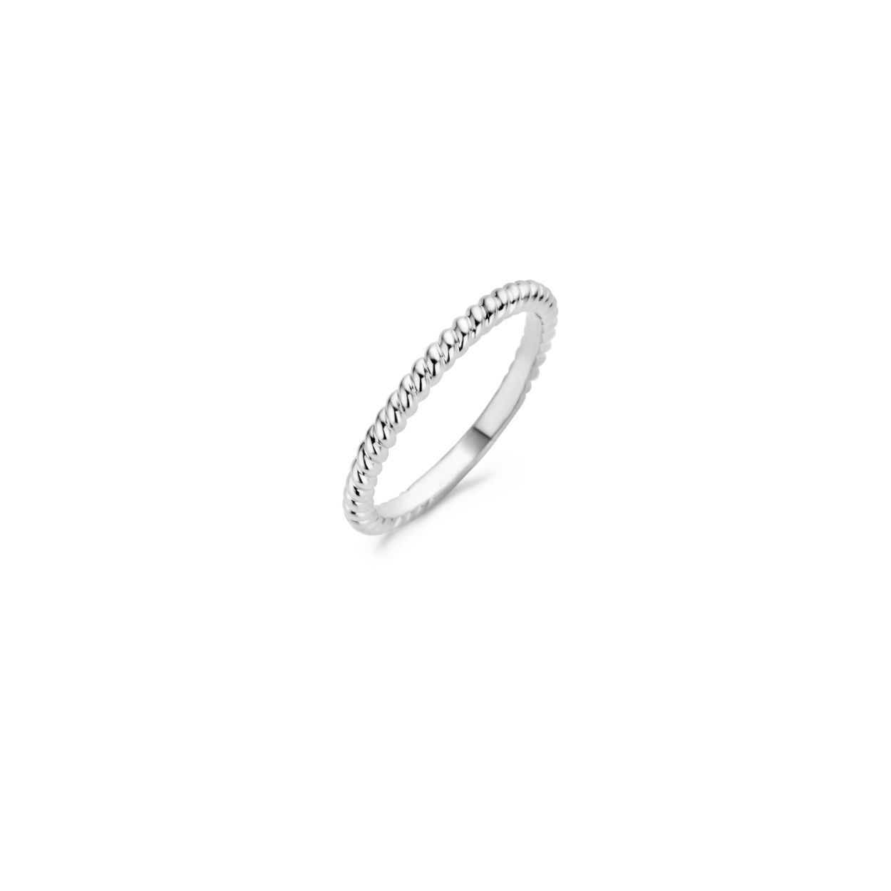 Deze simpele, stijlvolle ring van 14k witgoud heeft een gedraaid motief. De band is 2 mm breed. Leuk te mixen en matchen met andere ringen uit onze collectie.