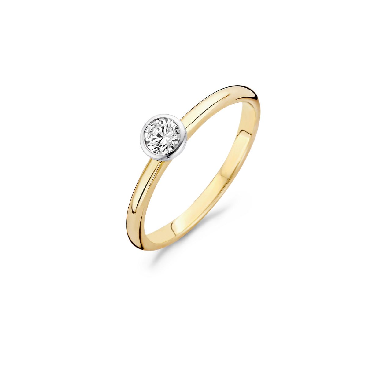 Een sprankelende zirkonia siert deze elegante ring van 14k wit en geelgoud. De band is 2 mm breed en de steen heeft een doorsnede van 5 mm. Prachtig te combineren met andere geel en witgouden ringen uit onze collectie.