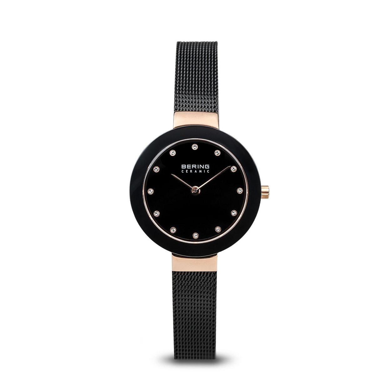 In de hightech keramische collectie Slim Ceramic presenteert BERING horloges in een extreem slank ontwerp. De soepel vloeiende oppervlaktestructuur van het materiaal hier smelt idealiter samen met het eenvoudige, slanke ontwerp van de horloges. Het resultaat - tijdloze schoonheid in zijn slankste vorm. Hightech keramiek is een materiaal met unieke eigenschappen. Naast zijn hoge krasbestendigheid, is high-tech keramiek heel licht van gewicht, hittebestendig en anti-allergisch. Het super-gladde oppervlak geeft het materiaal zijn unieke "Smooth Touch" en zorgt zo voor het onmiskenbaar comfortabele gevoel. Het is een zeer veeleisend en tijdrovend productieproces dat hightech keramiek zo waardevol maakt.