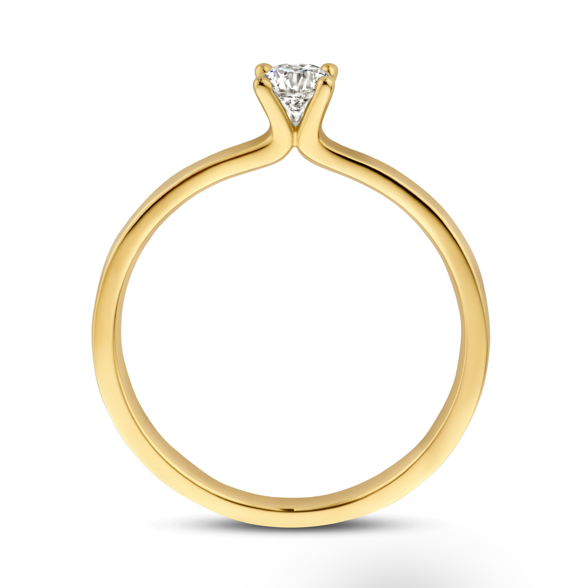 14k Geelgouden ring uitgevoerd met een schitterende diamant. De ring heeft een breedte van 4mm.