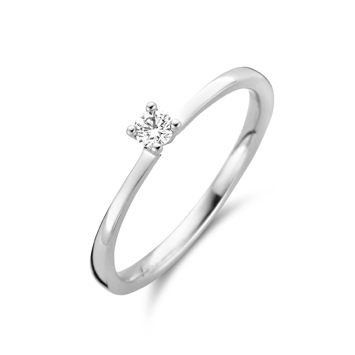 Deze witgouden ring met modelnummer 4105774 heeft een schitterende briljantgeslepen diamant van 0.10ct met SI2 zuiverheid. Gemaakt van hoogwaardig goud, weegt de ring 1.77 gram en heeft hij een breedte van 3 mm. De ringmaat is 52. Draag deze elegante ring solo voor een subtiele glans of met andere sieraden voor een uitgebreide look.