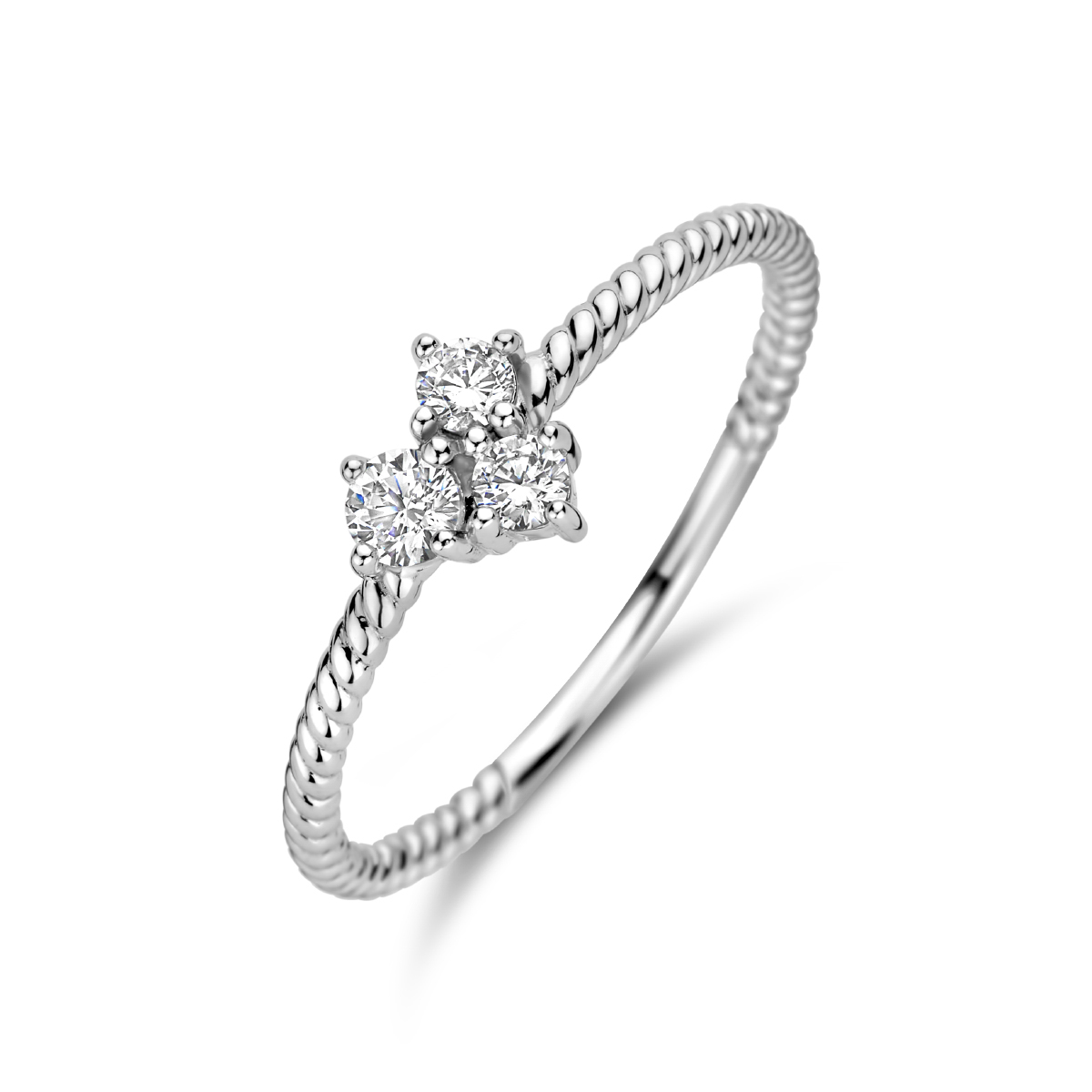 Gerhodineerd 925 zilveren ring met zirkonia. De ring heeft een breedte van 6.5mm.