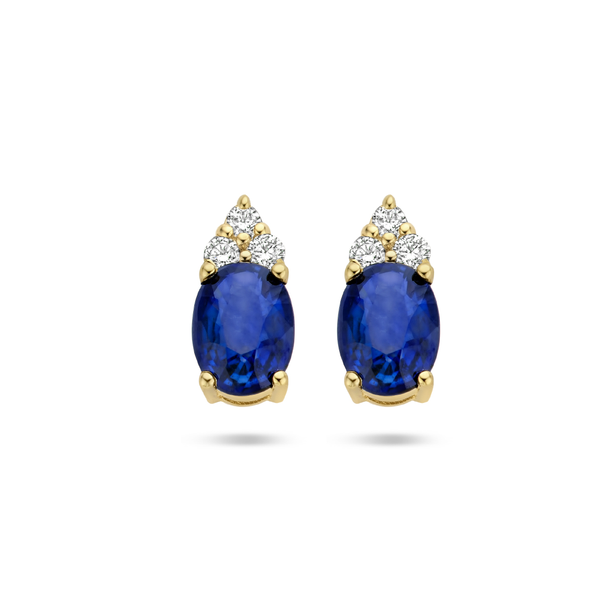 14k Geelgouden oorknoppen uitgevoerd met saffier en schitterende diamanten. De saffier stenen hebben een totaal steengewicht van&nbsp;2.00ct (2x 1.00ct).&nbsp;