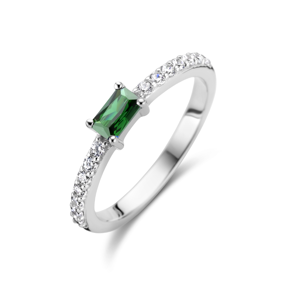 Gerhodineerd zilveren ring uitgevoerd met een schitterend groen en wit zirkonia. De ring heeft een breedte van 4mm.