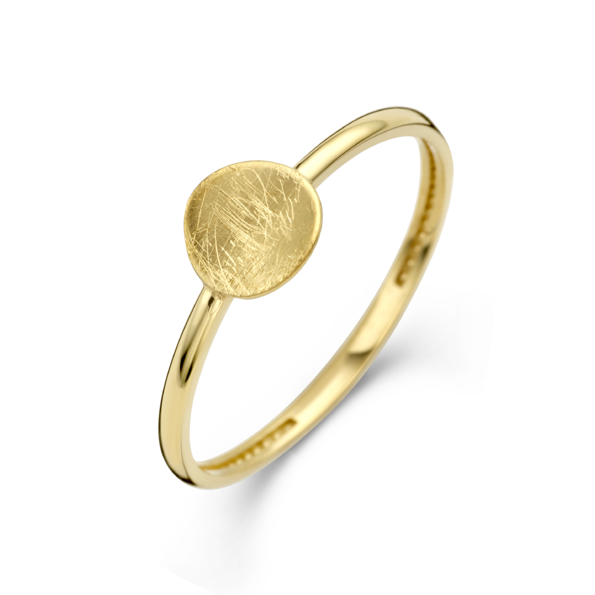 14k Geelgouden ring uitgevoerd met een rondje. De ring heeft een breedte van 6mm.