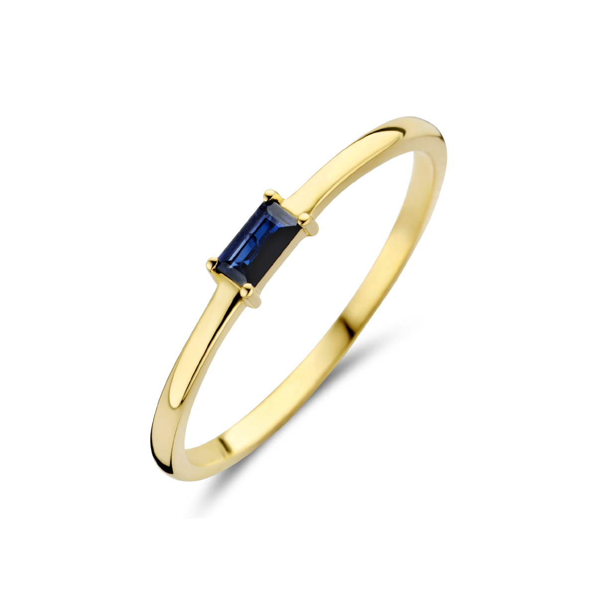 14k Geelgouden ring uitgevoerd met een schitterende saffier. De ring heeft een breedte van 2.5mm.