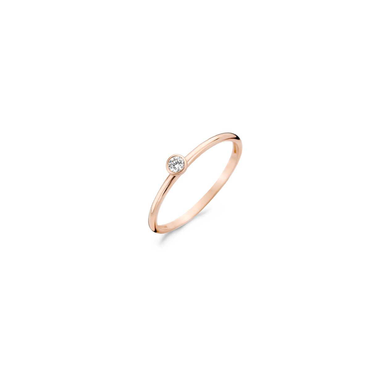 The chance to Blush 
Blush Jewels worden met zorg, liefde en oog voor detail gemaakt van 14 karaat ros�goud. 
Renew your classics. Deze Blush ring  1198RZI  pronkt met een � 3,3 milimeter brede gladomzetting die is voorzien van een stralende zirkonia steen die de ring een moderne touch geeft. De halfrond afgewerkte band is 1,3 millimeter breed. Draag de ring als stalend middelpunt solitair of draag hem als aanschuifring. 
Blush Jewels worden geleverd in een Blush cadeauverpakking. 
From the heart