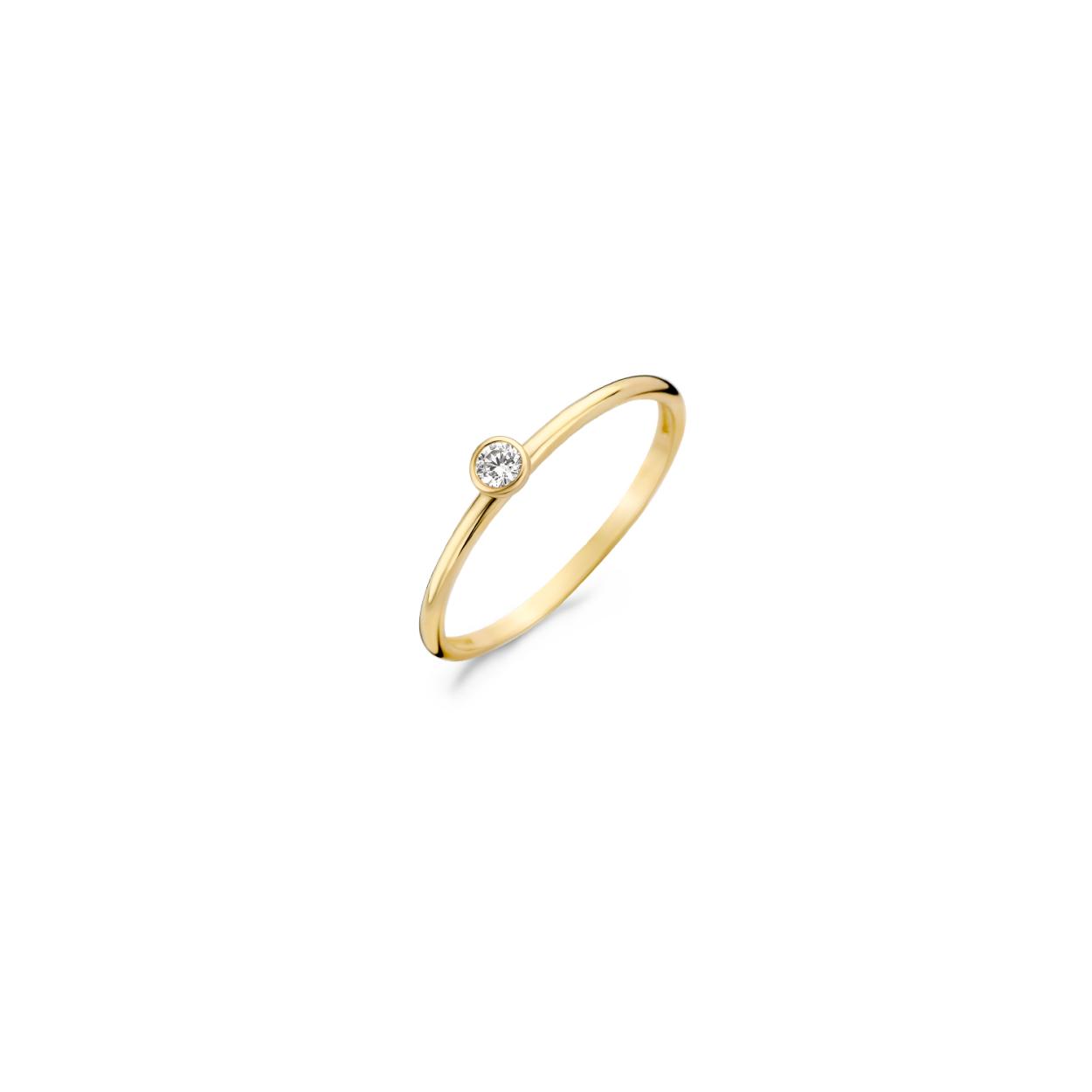 The chance to Blush 
Blush Jewels worden met zorg, liefde en oog voor detail gemaakt van 14 karaat geelgoud. 
Renew your classics. Deze Blush ring { 1198YZI } pronkt met een � 3,3 milimeter brede gladomzetting die is voorzien van een stralende zirkonia steen die de ring een moderne touch geeft. De halfrond afgewerkte band is 1,3 millimeter breed. Draag de ring als stalend middelpunt solitair of draag hem als aanschuifring. 
Blush Jewels worden geleverd in een Blush cadeauverpakking. 
From the heart