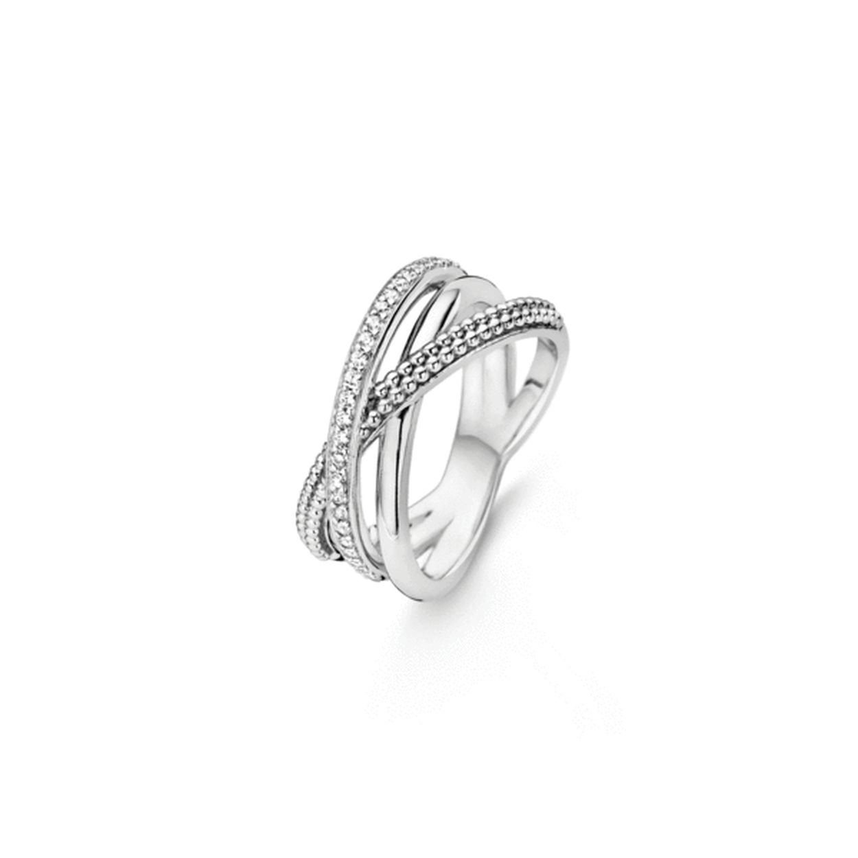 Drie ringen van gerhodineerd sterling zilver kruisen elkaar in deze bijzondere en elegante ring van TI SENTO - Milano. De bovenste ring heeft witte zirkonia's die briljant geslepen zijn en met de hand in pavé zetting in de ring zijn geplaatst. Deze ring kruist met de zilveren ring die afgewerkt is met bolletjes aangezet met zwarte oxidatie. De derde gladgepolijste ring van gerhodineerd sterling zilver zorgt voor een mooie balans in het ring-ontwerp.