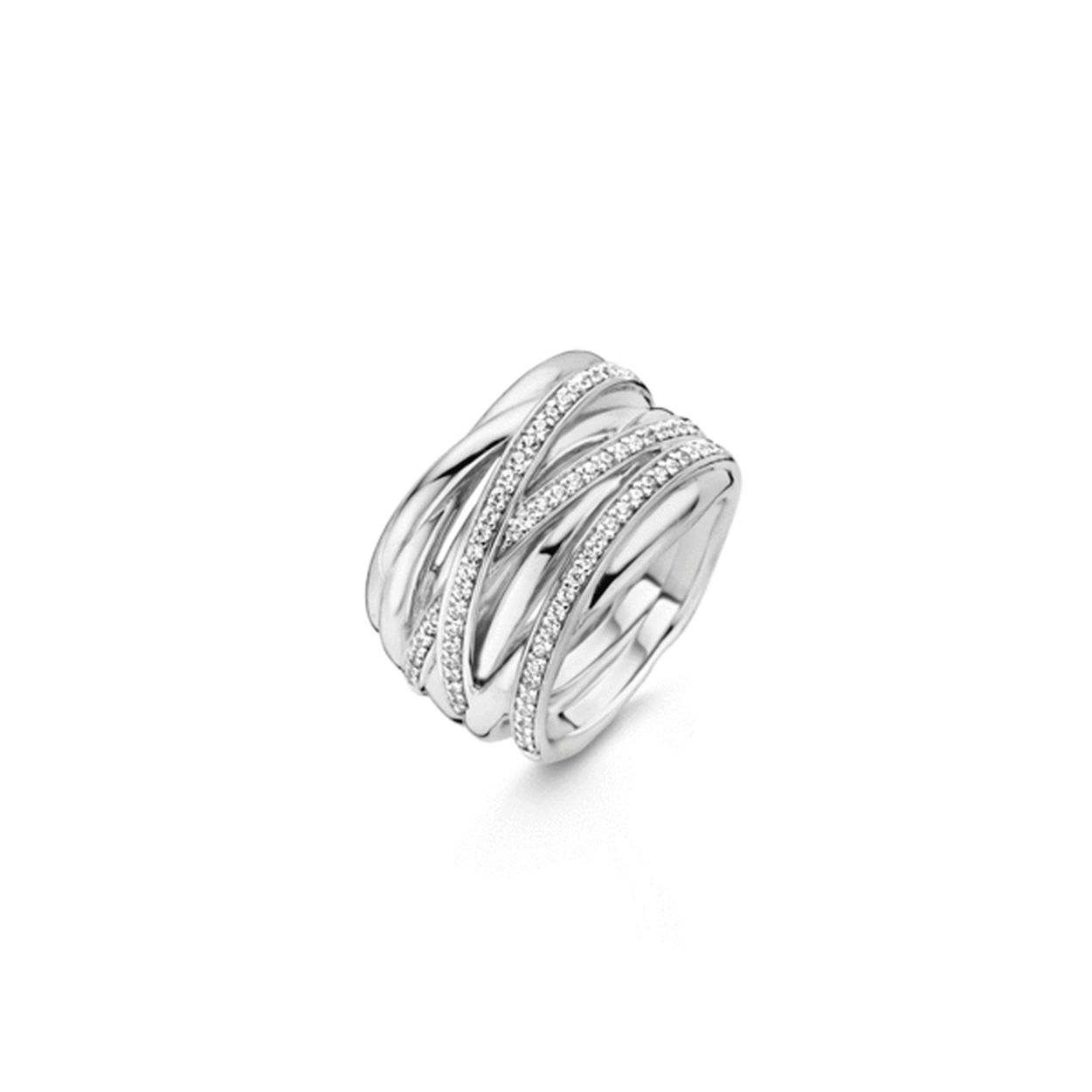 Deze mooie TI SENTO - Milano ring is gemaakt van gerhodineerd sterling zilver. De rhodiumlaag zorgt voor een extra glans en een langere levensduur van het sieraad. De ring wordt gevormd door verschillende banden van zilver en briljant geslepen zirkonia's. De binnenzijde van de ring is voorzien van een structuurprint dat samen met de bij elkaar komende banden voor een hoog draagcomfort zorgt.