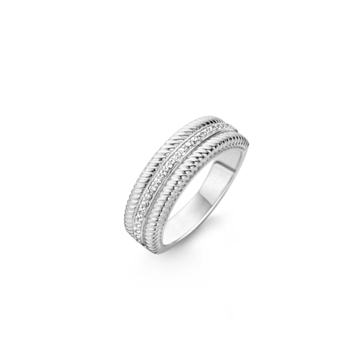 Deze TI SENTO - Milano ring lijkt een combinatie van aanschuifringen maar is in werkelijkheid één ring. De buitenste banden van de ring zijn gemaakt van gedraaid zilver hiertussen is een rij met zirconia's gezet. Door de verschillende stijlen is de ring goed te combineren met andere sieraden uit de collectie. De ring loopt smaller toe aan de binnenkant voor een goed draagcomfort. 

TI SENTO Milano sieraden worden altijd geleverd in een luxe verpakking. Hierin kun je jouw favoriete sieraad goed bewaren wanneer je het even niet draagt.