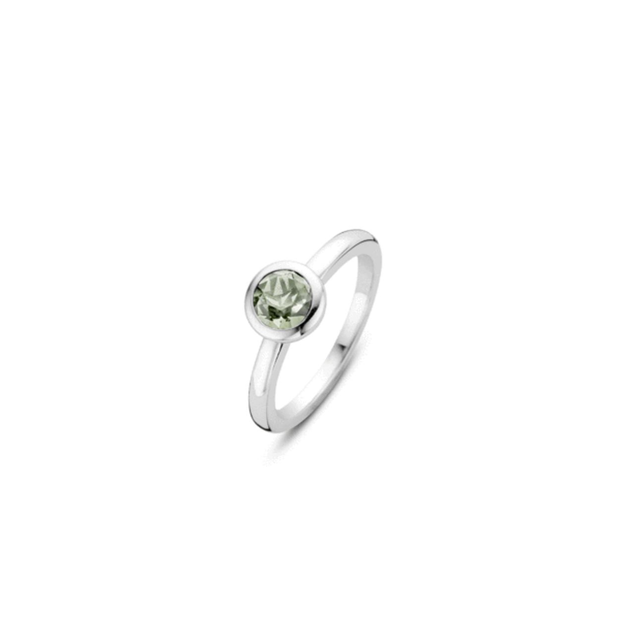 TI SENTO - Milano sterling zilveren ring. Deze ring heeft een helder groene crystal in een gladomzetting en vormt een goede toevoeging aan jouw aanschuifringencollectie. Combineer de ring met andere sieraden uit de collectie in dezelfde kleurtint om jouw look compleet te maken!
