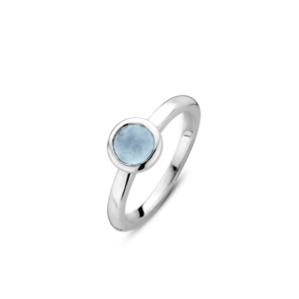 Dit design uit ons TI SENTO � Milano atelier is een klassieker met een twist. De ring heeft een basic look met een licht lavendel kleurig crystal in een gladomzetting. Een heerlijk frisse kleur die heel goed samen gaat met bijvoorbeeld TI SENTO - Milano sieraden met zirconia. Je kunt deze ring eindeloos combineren met meer ringen uit TI SENTO's Mix & Match reeks of de bijpassende ketting en oorbellen. Op die manier kan je jouw eigen sieraad samenstellen en een compleet nieuwe look cre�ren met sophisticated swag. De ring heeft een rhodium plating die zorgt voor extra glans en bescherming van het 925 sterling zilver.