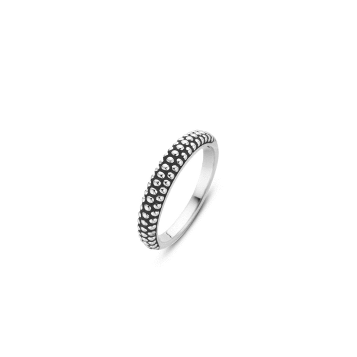 Deze TI SENTO - Milano ring is gemaakt van gerhodineerd sterling zilver. Door de "bubbel" structuur en de geëxideerde laag is deze ring een goede toevoeging aan jouw sieraden collectie! Combineer de ring met andere ringen van TI SENTO's Mix & Match principe of draag deze ring enkel.