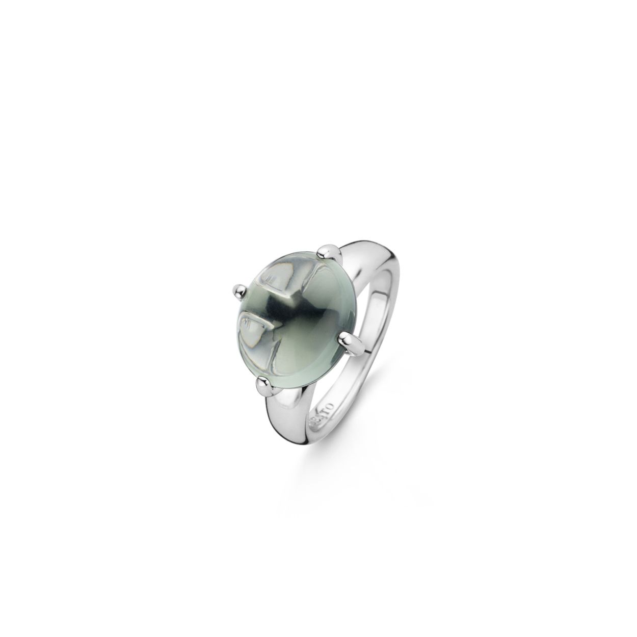 De zilveren zetting van deze ring accentueert de subtiele tinten van de bosgroene flowerbud geslepen steen. Deze ring straalt een allure van verfrissende kalmte uit. Onze iconische Flowerbud is geinspireerd door de natuur. Ze is vrouwelijk en verfijnd. Haar soepele en pure lijnen creeren een subtiel en elegant karakter.