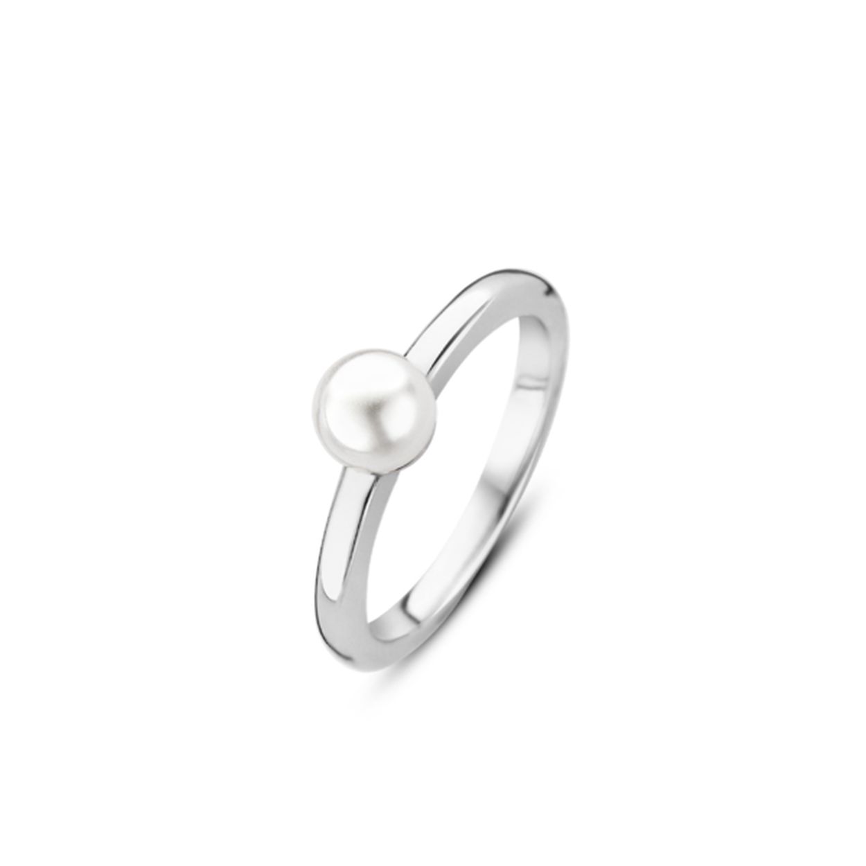 De klassieke parel is terug van weggeweest. Door de fijne uitvoering van deze ring kun je hem minimalistisch of in combinatie met aanschuifringen uit het TI SENTO Mix & Match concept dragen. Hierdoor is deze ring geschikt voor everyday wear. De parel is een Swarovski parel. Hierdoor wordt de kwaliteit van een perfecte kristal gecombineerd met de schoonheid van een parelcoating. De ring is gemaakt van 925 sterling zilver. De ring is gerhodineerd voor extra bescherming en glans. Door deze kwaliteiten voldoet de ring aan de goudsmid standaard. Net als de andere sieraden uit de TI SENTO - Milano is deze ring met veel zorg handgemaakt van schets tot ontwikkeling.