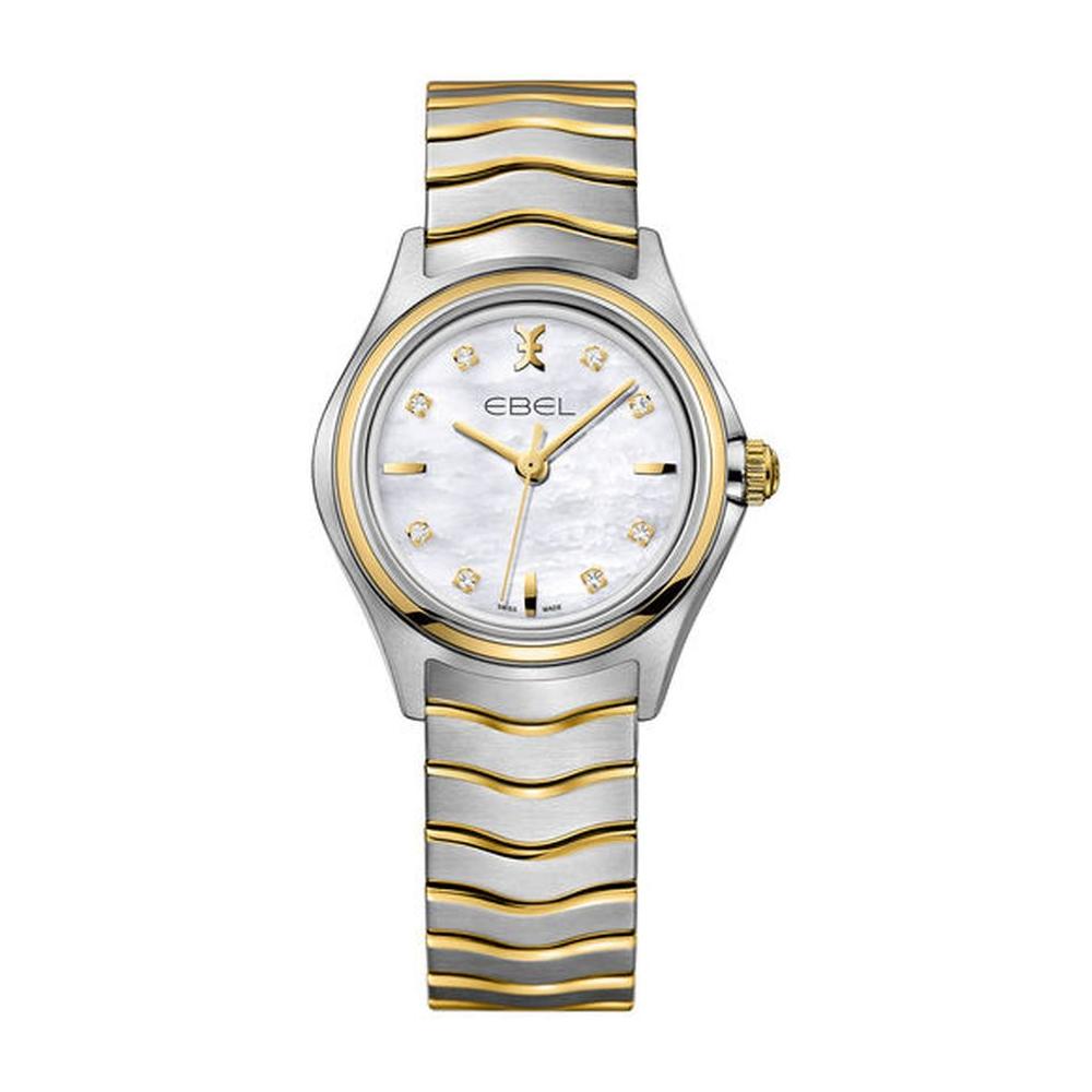 EBEL Wave - 1216197 dames polshorloge. Edelstalen kast gecombineerd met 18 karaat geel goud. Ø 30 mm. Witte parelmoeren wijzerplaat met 8 diamanten ( 0,052 crt ). Saffier glas. Edelstalen Wave band met goud accenten en klap sluiting. Zwitsers quartz uurwerk. 5 ATM waterdicht.