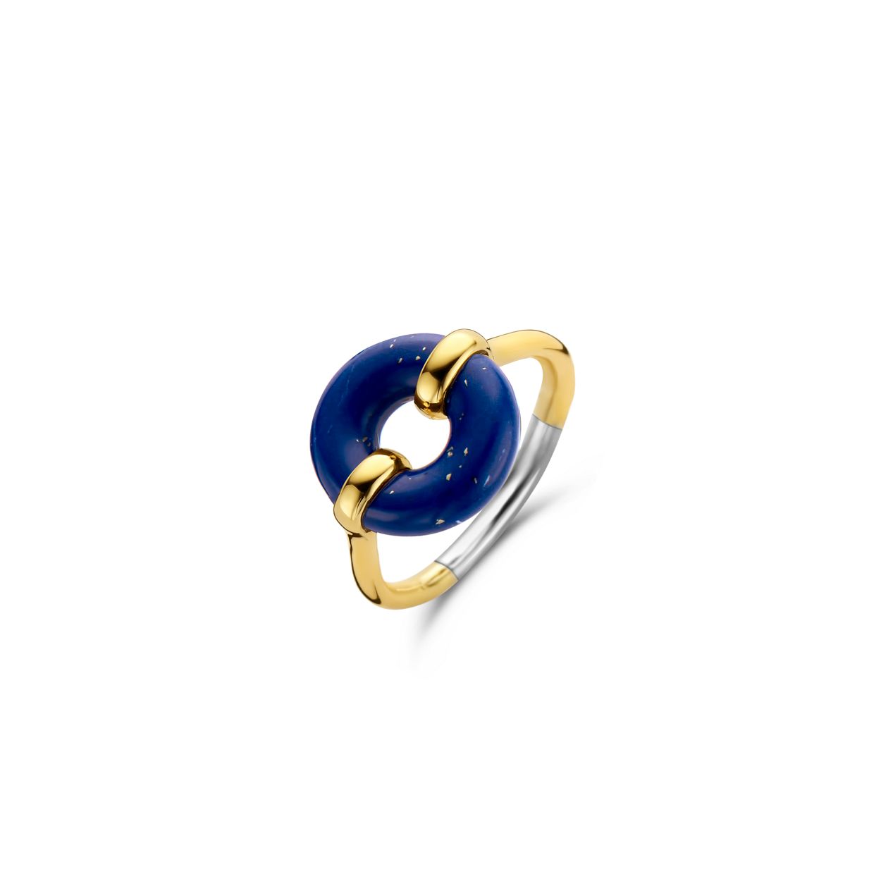 Het pronkstuk van deze TI SENTO vergulde zilveren ring 12236BL is de lapis kleurige blauwe steen in het midden. De vergulde ring is gemaakt van 925 sterling zilver.