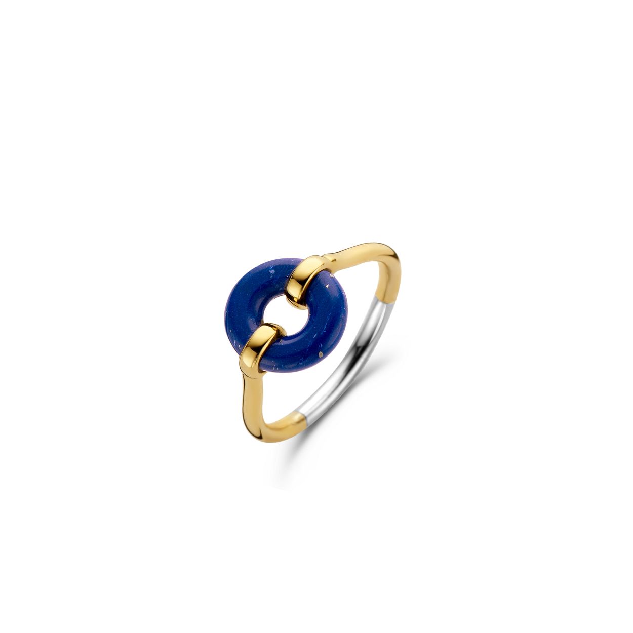 Het pronkstuk van deze TI SENTO - Milano gold-plated zilveren ring 12237BL is de lapis blauwe steen in het midden. De vergulde ring is gemaakt van 925 sterling zilver. De diepe lapisblauw kleur staat symbool voor de levendige energie van de kosmos. De ronde vorm maakt het een artistiek geheel. Draag het met andere vergulde of zilveren ringen voor een statement look.