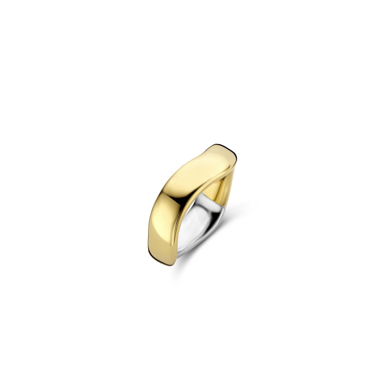 Het bijzondere silhouet van deze TI SENTO vergulde zilveren ring 12259SY weerspiegelt de golven van een oceaan. De ring is vervaardigd uit 925 sterling zilver. Dit vernieuwde vintage piece geeft iedere look een upgrade.