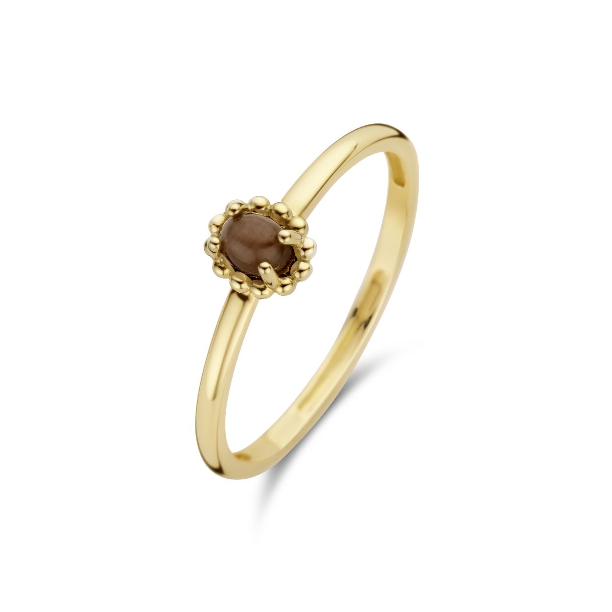 Deze ring van 14k geelgoud met bruin kattenoog valt op door de speelse zetting, een bolletjesmotief waaruit vier pootjes omhoogkomen die het kattenoog vasthouden. De band heeft een doorsnede van 1,3 mm. Mooi op zichzelf of in combinatie met andere ringen uit onze collectie. 