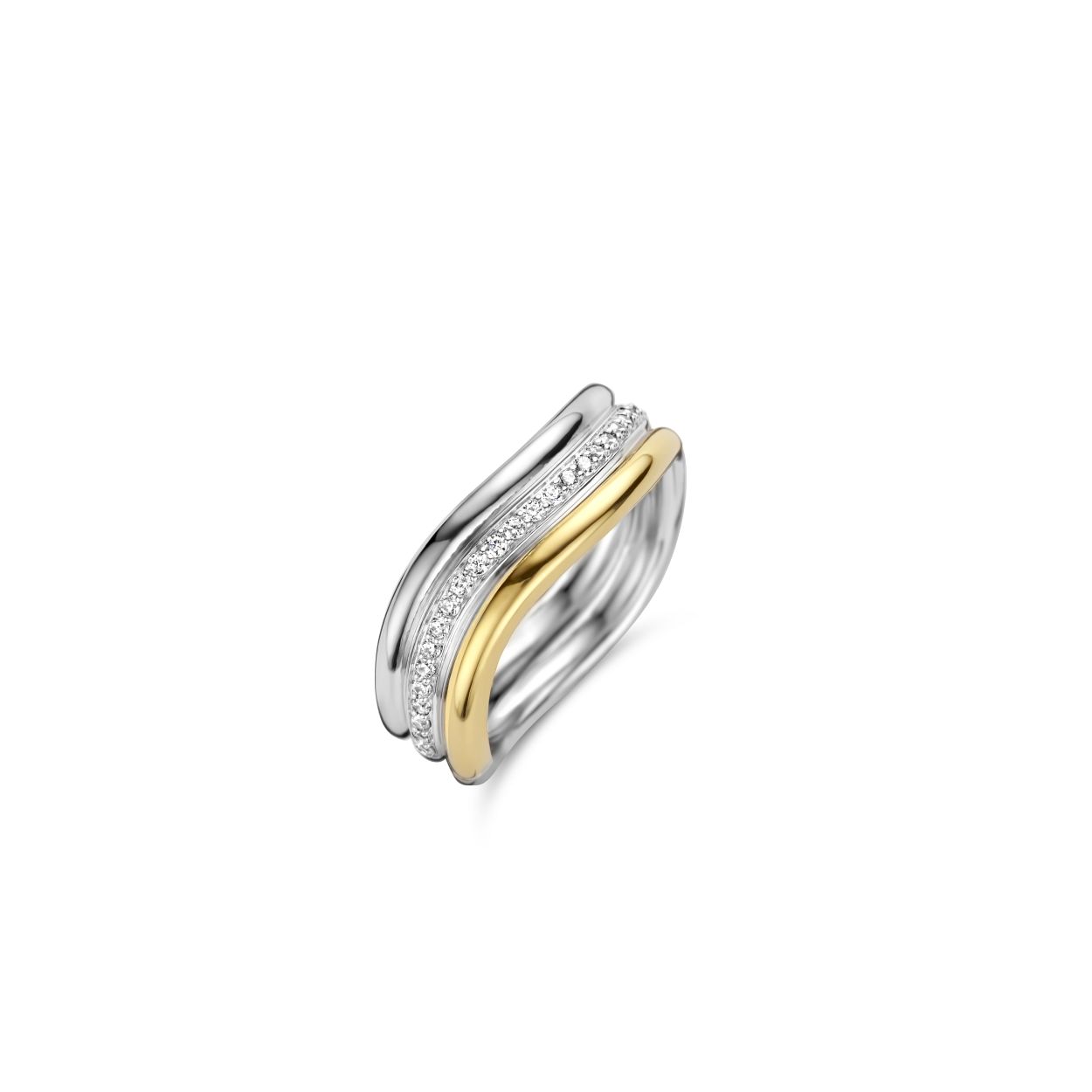 Deze TI SENTO vergulde zilveren ring 12261ZY is ontworpen met drie divers gevormde schachten in zilver, pavé en vergulde. De verschillende lijnen en verrassende vorm creëert een speels en toch heel stijlvol design. De ring is vervaardigd uit 925 sterling zilver.