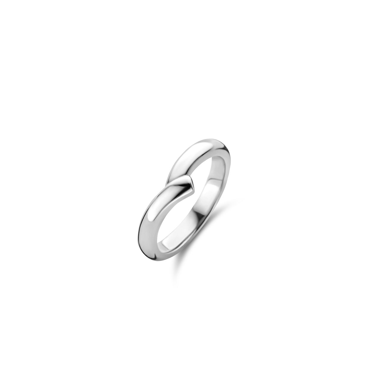 Deze TI SENTO - Milano zilveren ring heeft een golvend silhouet. De ring is vervaardigd uit 925 sterling zilver en gecoat met een stevige laag rhodium om het materiaal te beschermen en de glans te behouden. Of je het nu solo of met andere ringen draagt, met dit bijzondere ontwerp steel je gegarandeerd de show.