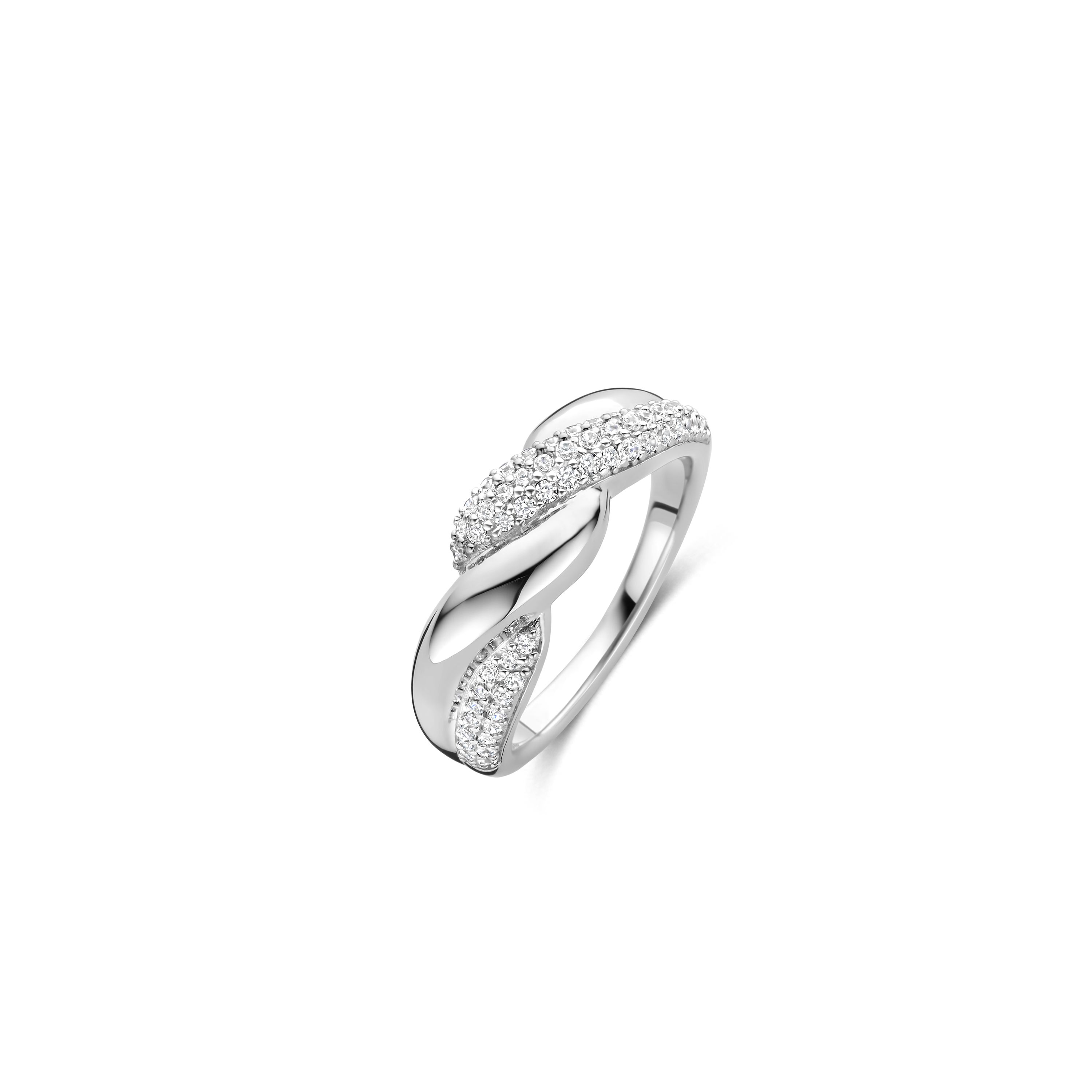 Laat je vinger omhuld worden door de liefdevolle omarming van deze gedurfde TI SENTO zilveren ring 12370ZI, een ontwerp dat de schoonheid van verbinding belichaamt. Vervaardigd uit hoogwaardig 925 zilver en platinagkleurd voor blijvende schittering, heeft dit opvallende stuk twee verstrengelde banden. De ene band schittert met de strakke eenvoud van gepolijst zilver, terwijl de andere fonkelt met een prachtige pav� van zirkonia stenen.

Gedurfd maar gracieus, deze ring is een symbool van eenheid en balans, waardoor het het perfecte accessoire is om elke outfit te verfraaien. Of het nu wordt gedragen om een statement te maken of gecombineerd met andere TI SENTO stukken, het is een betoverende toevoeging aan je sieradencollectie. Zorgvuldig vervaardigd voor de gevoelige huid, deze nikkelvrije en hypoallergene ring garandeert langdurig comfort en kwaliteit.