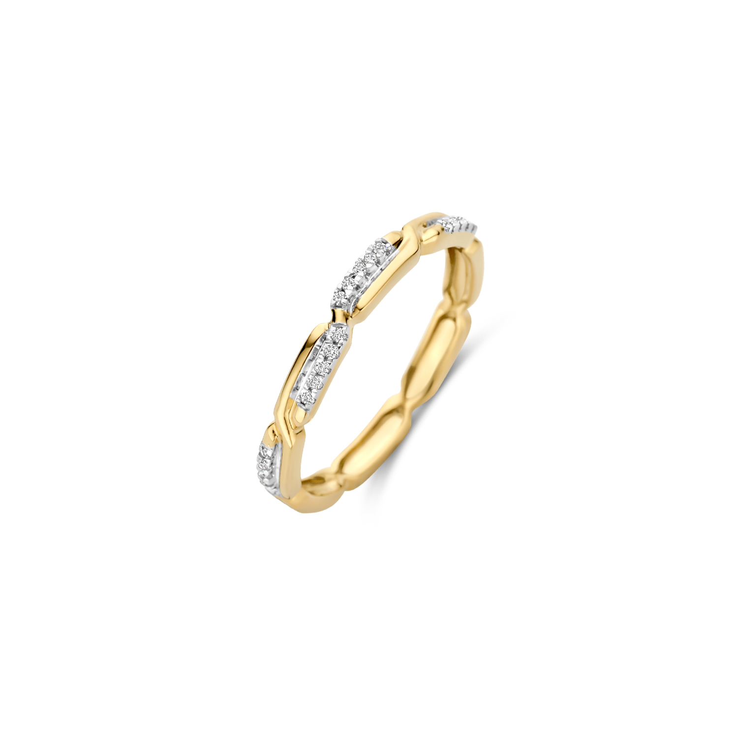Deze prachtige blush gouden ring is voorzien van schitterende zirkonia stenen en heeft een maat van 54. De ring voegt een vleugje glamour toe aan elke outfit en is perfect voor zowel alledaags als speciale gelegenheden. Draag deze ring solo voor een subtiele look of combineer hem met andere gouden sieraden voor een echte wow-factor.