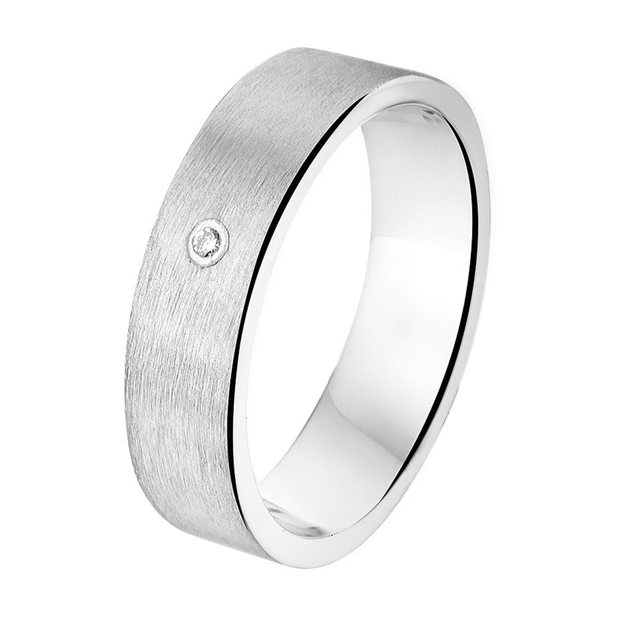 De ring heeft een breedte van 5mm.