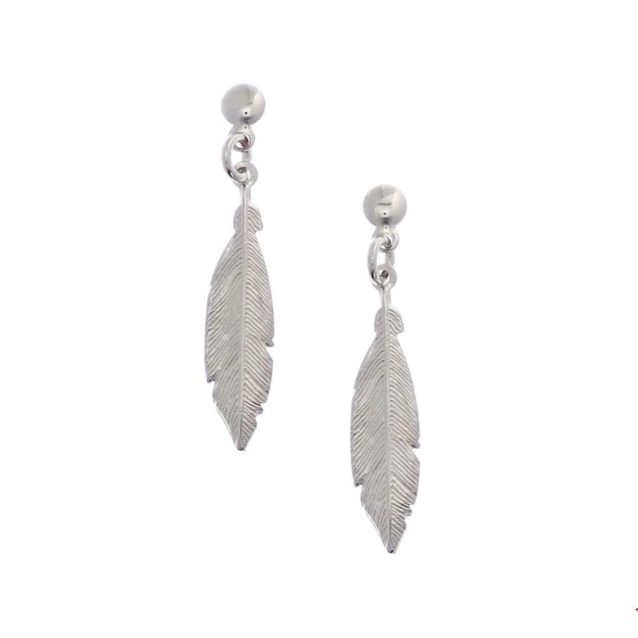Dit prachtige sieraad is gemaakt van gerhodineerd zilver en heeft een uniek veertje als detail. Het is perfect voor dagelijks gebruik en kan zowel casual als elegant gedragen worden. Combineer het met andere zilveren sieraden voor een complete look of draag het solo voor een subtiele uitstraling. Dit sieraad is een tijdloze toevoeging aan elke sieradencollectie.