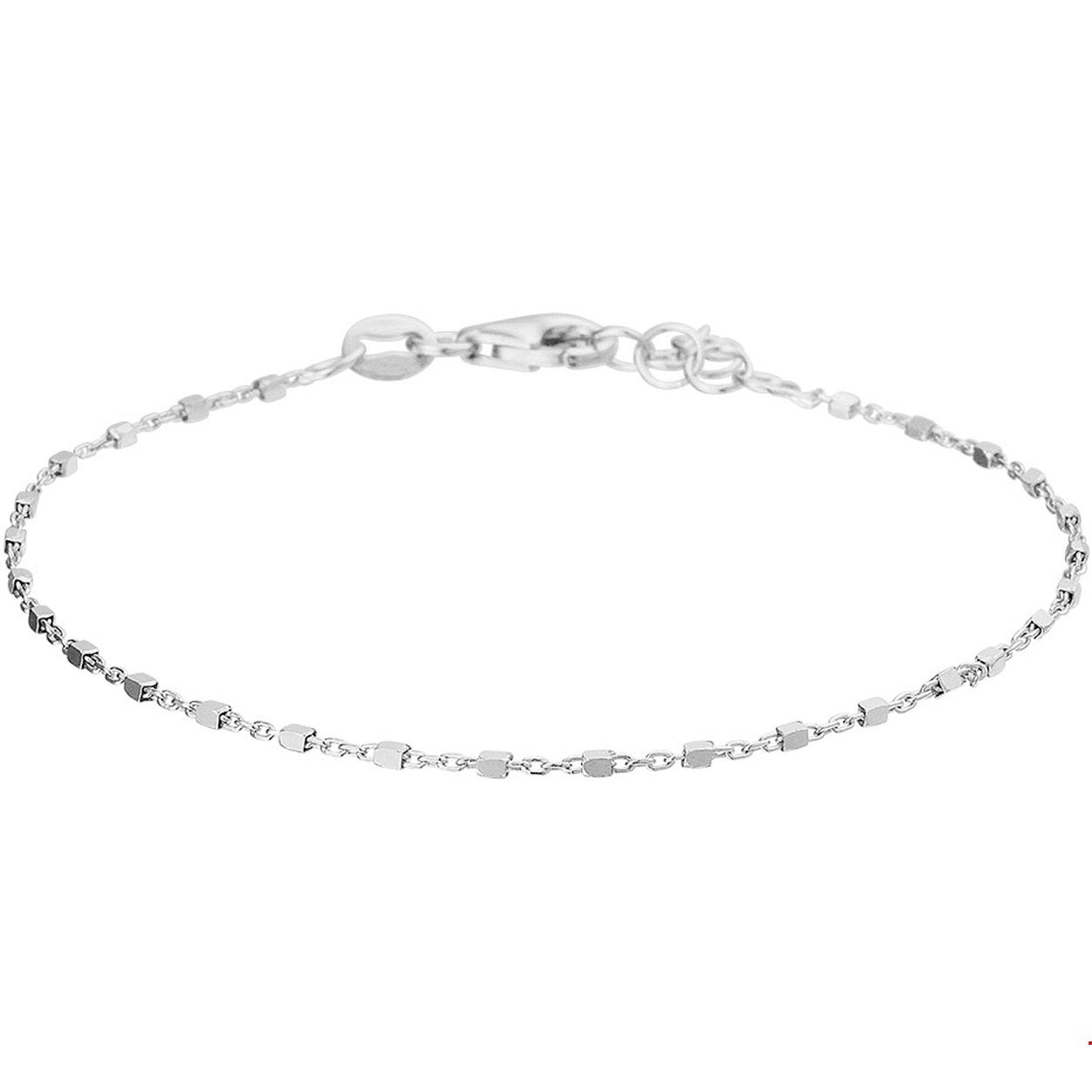Fijn gerhodineerd zilveren 1.1mm blokjes armband met een lengte van 17cm met een extensie van 2cm uitgevoerd een stevige karabijn sluiting. Tip: De armband is te combineren met bijpassende sieraden uit onze collectie.