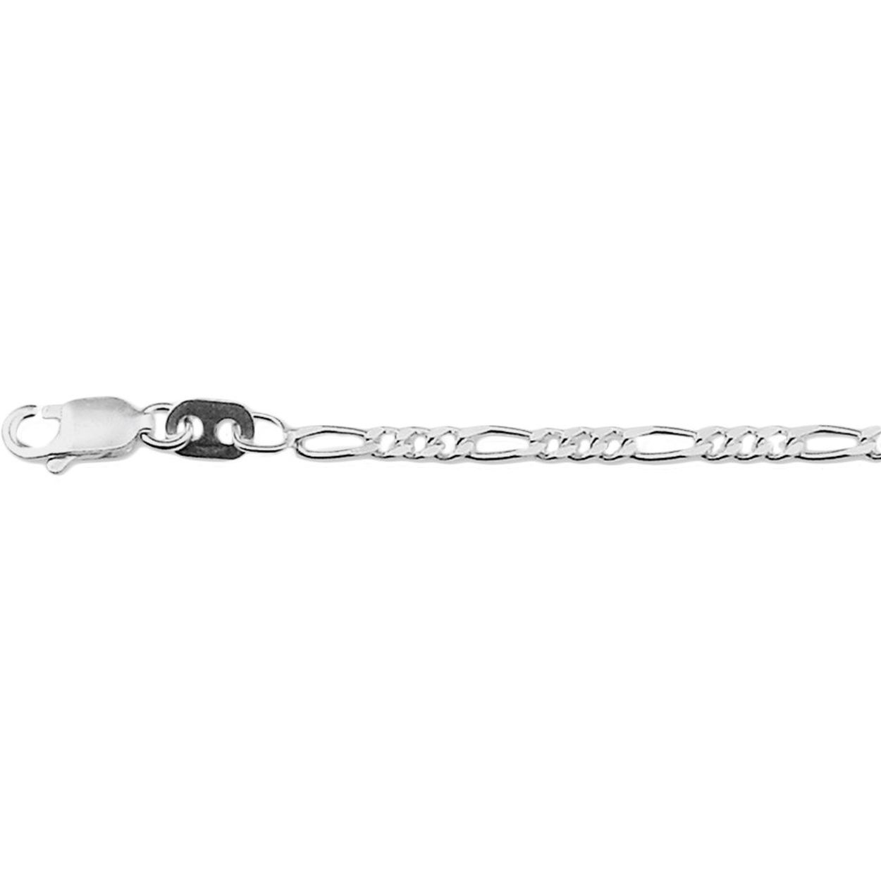Deze zilveren enkelband heeft een figaro ontwerp en is verstelbaar van 24 tot 26 cm. Het is gemaakt van hoogwaardig zilver en heeft een elegante uitstraling. Perfect om te dragen in combinatie met een zomerse outfit of tijdens een dagje op het strand. Draag het enkelbandje met trots en voeg een vleugje glamour toe aan je look!