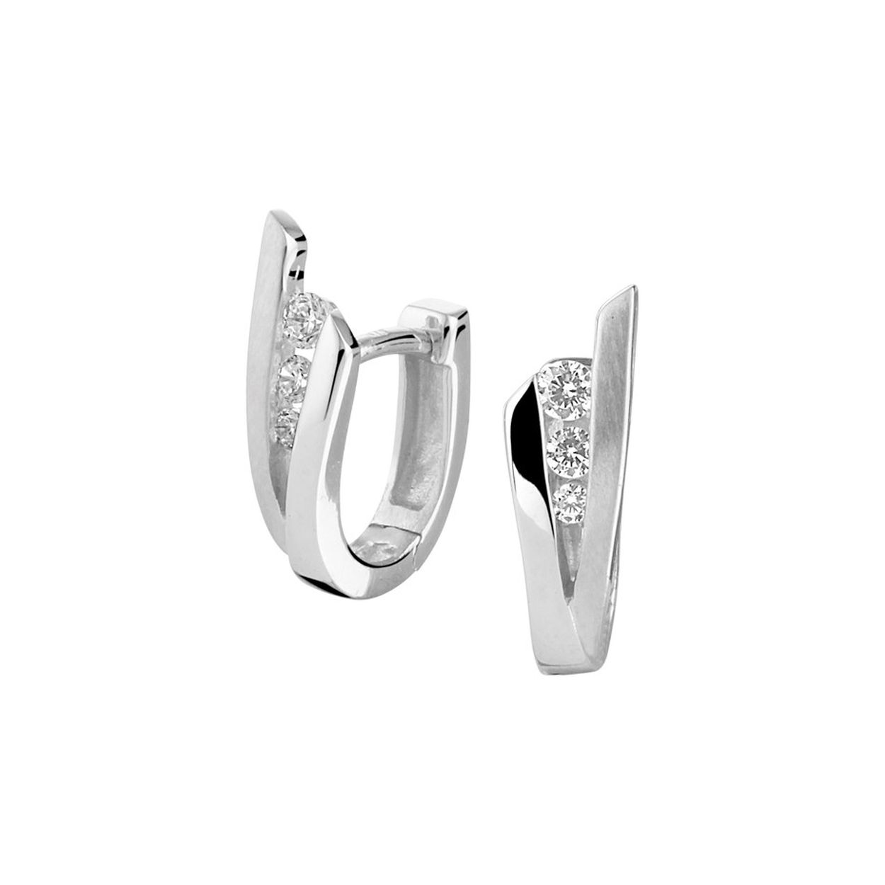Gerhodineerd 925 zilveren klapoorringen uitgevoerd met een schitterende zirkonia rij. De klapoorringen hebben een afmeting van 14.5x5mm.