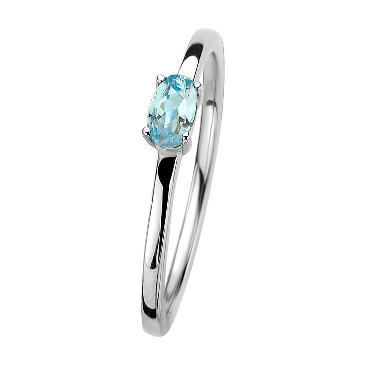 Gerhodineerd 925 zilveren ring uitgevoerd met een schitterende blauw topaas. De ring heeft een breedte van 3mm.
