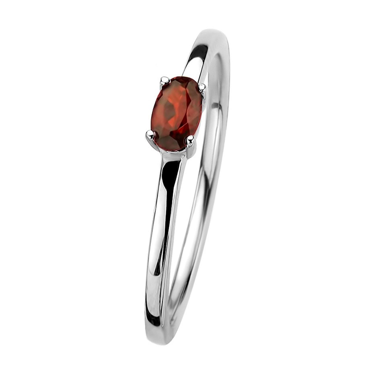 Gerhodineerd 925 zilveren ring uitgevoerd met een schitterende granaat. De ring heeft een breedte van 3mm.