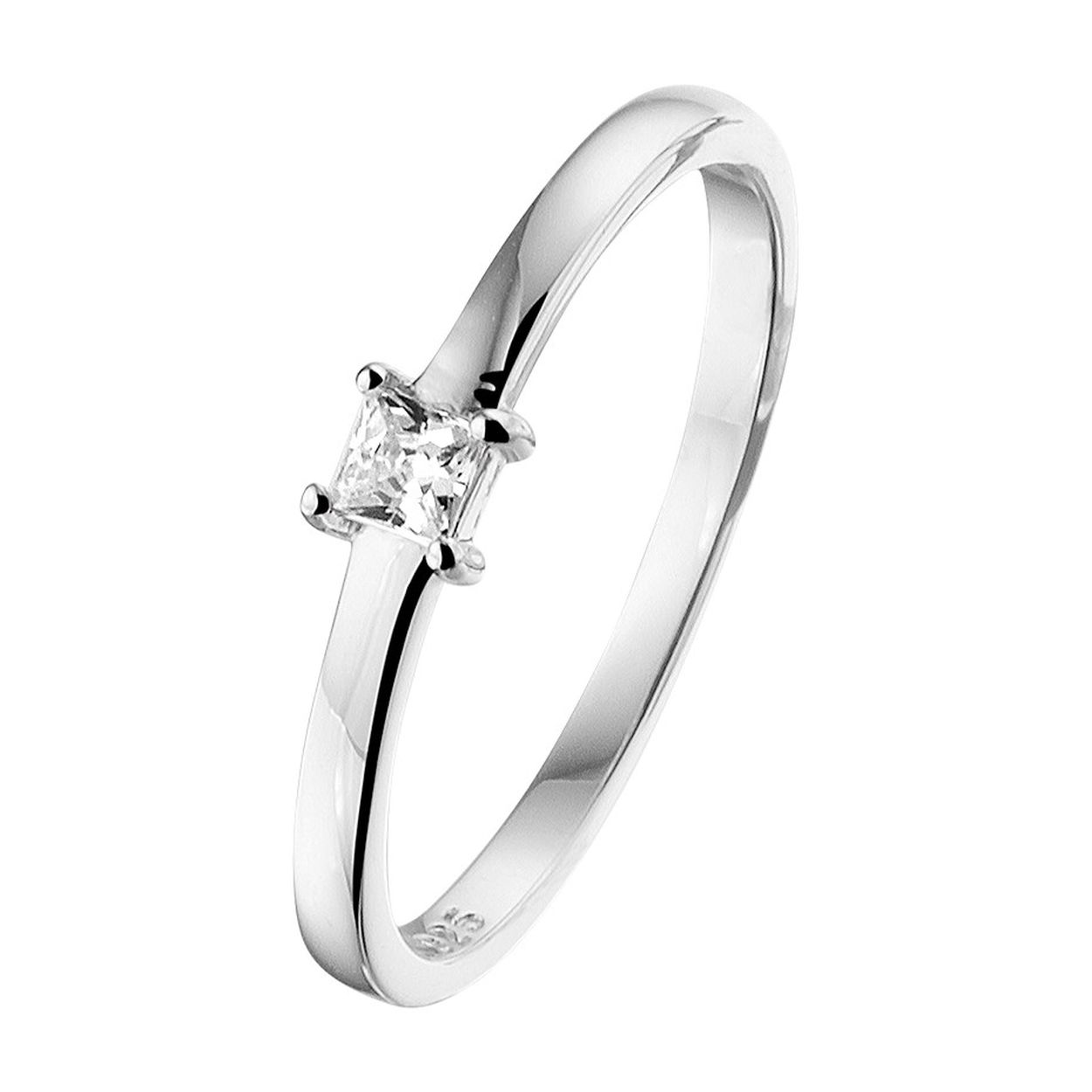 Gerhodineerd zilveren ring uitgevoerd met een heldere zirkonia. De ring heeft een breedte van 3.5mm.
Ringmaat: 16.00 mm (50)
Zetting: chatonzetting