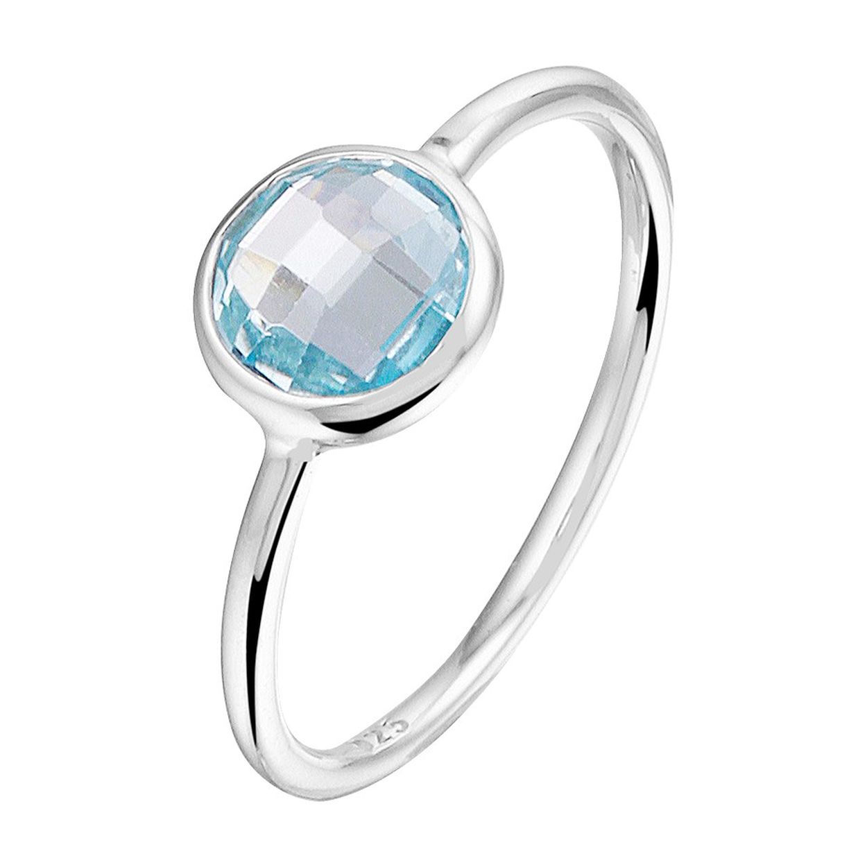 Stijlvolle gerhodineerd 925 zilveren ring uitgevoerd met een schitterende blauw topaas. De ring heeft een breedte van 7mm.