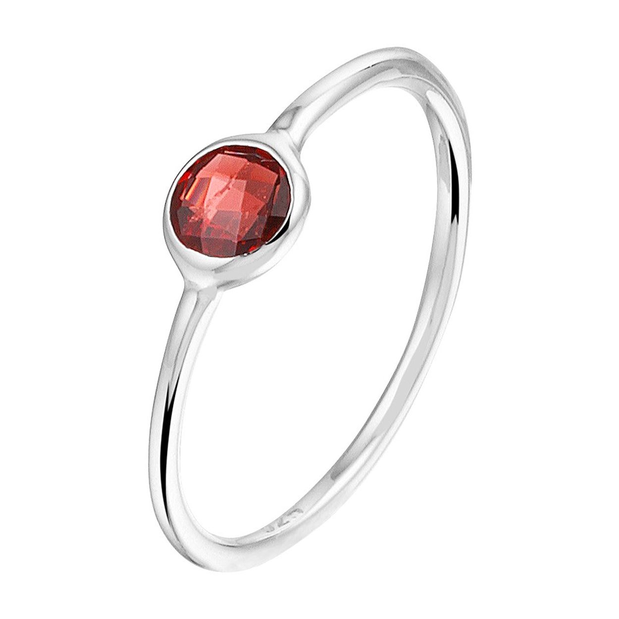 Stijlvolle gerhodineerd 925 zilveren ring uitgevoerd met een schitterende granaat. De ring heeft een breedte van 5mm.
