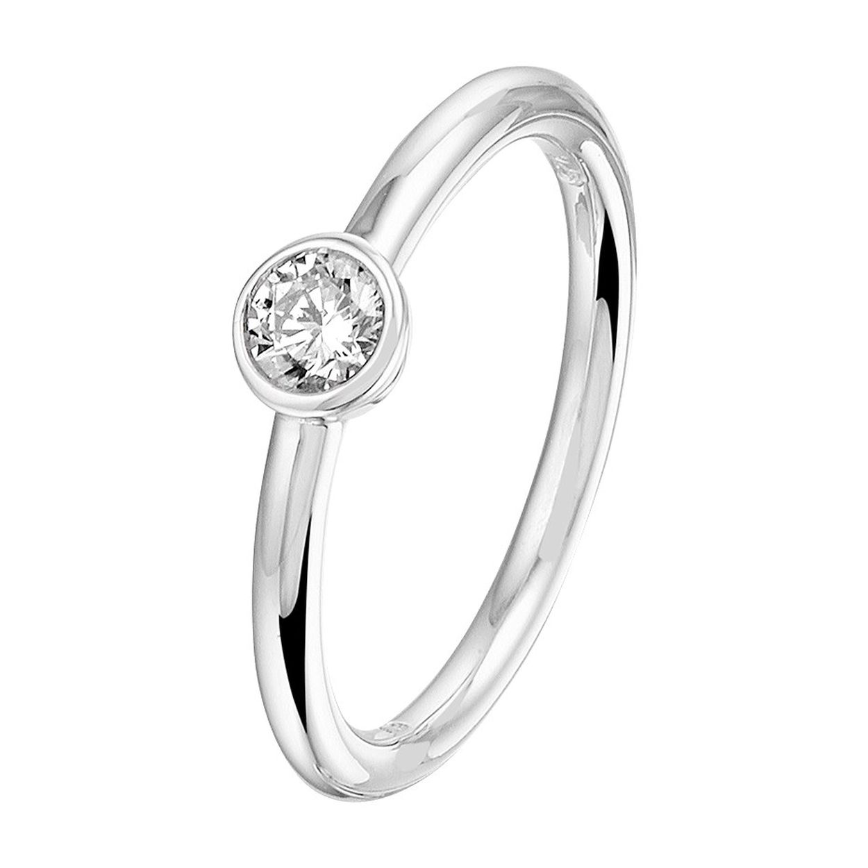 Gerhodineerd 925 zilveren ring met schitterende zirkonia. De breedte van de ring is 5mm.