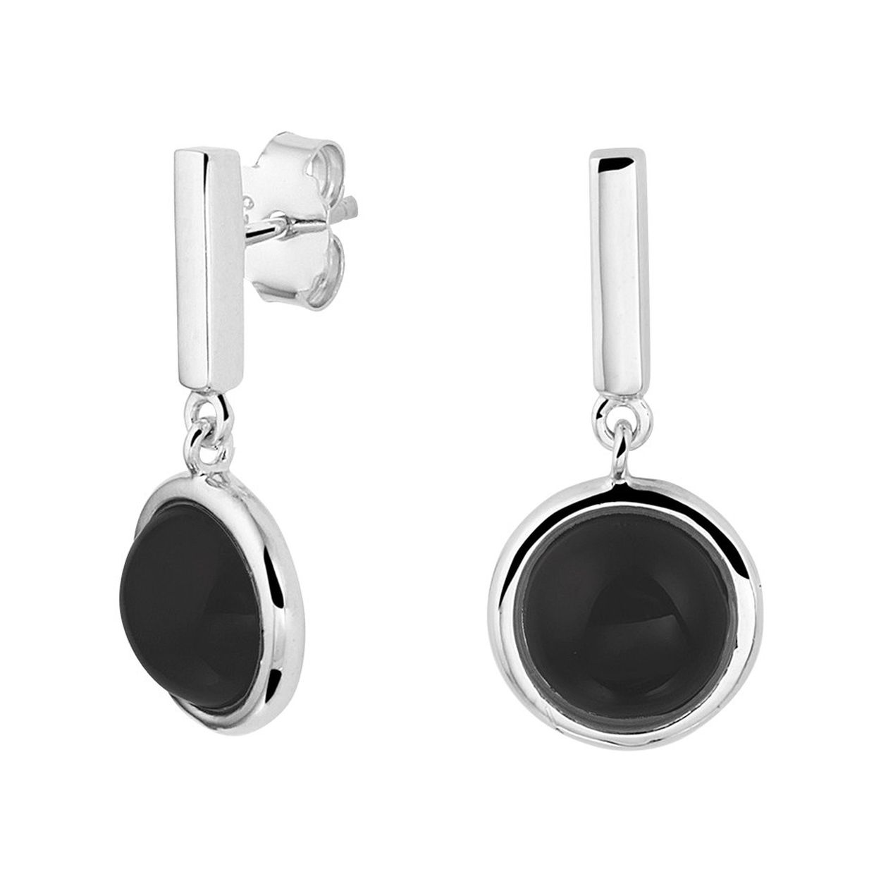 Chique gerhodineerd 925 zilveren oorhangers uitgevoerd met schitterende onyx hangers. De oorhangers hebben een totale hoogte van 2.3cm en de hanger heeft een diameter van 10.5mm.