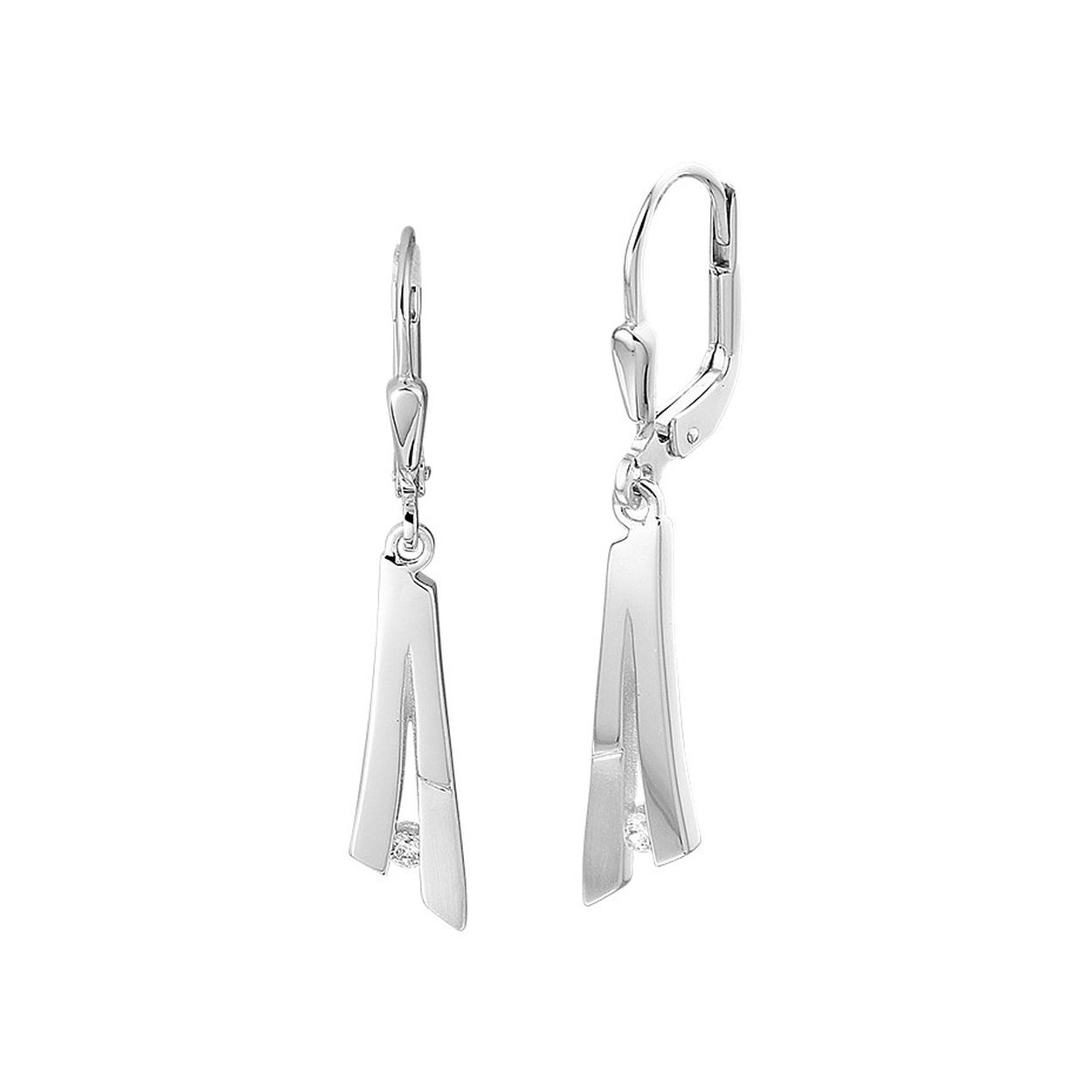 Gerhodineerd 925 zilveren oorhangers uitgevoerd met een schitterende zirkonia. De oorhangers hebben een totale hoogte van 3.4cm. De hanger heeft een afmeting van 21x5.5mm.
