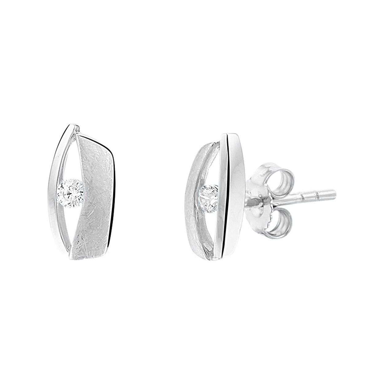 Gerhodineerd 925 zilveren oorknoppen uitgevoerd met een heldere zirkonia en een poli/matte afwerking. De oorknoppen hebben een afmeting van 9.5x4.5mm.