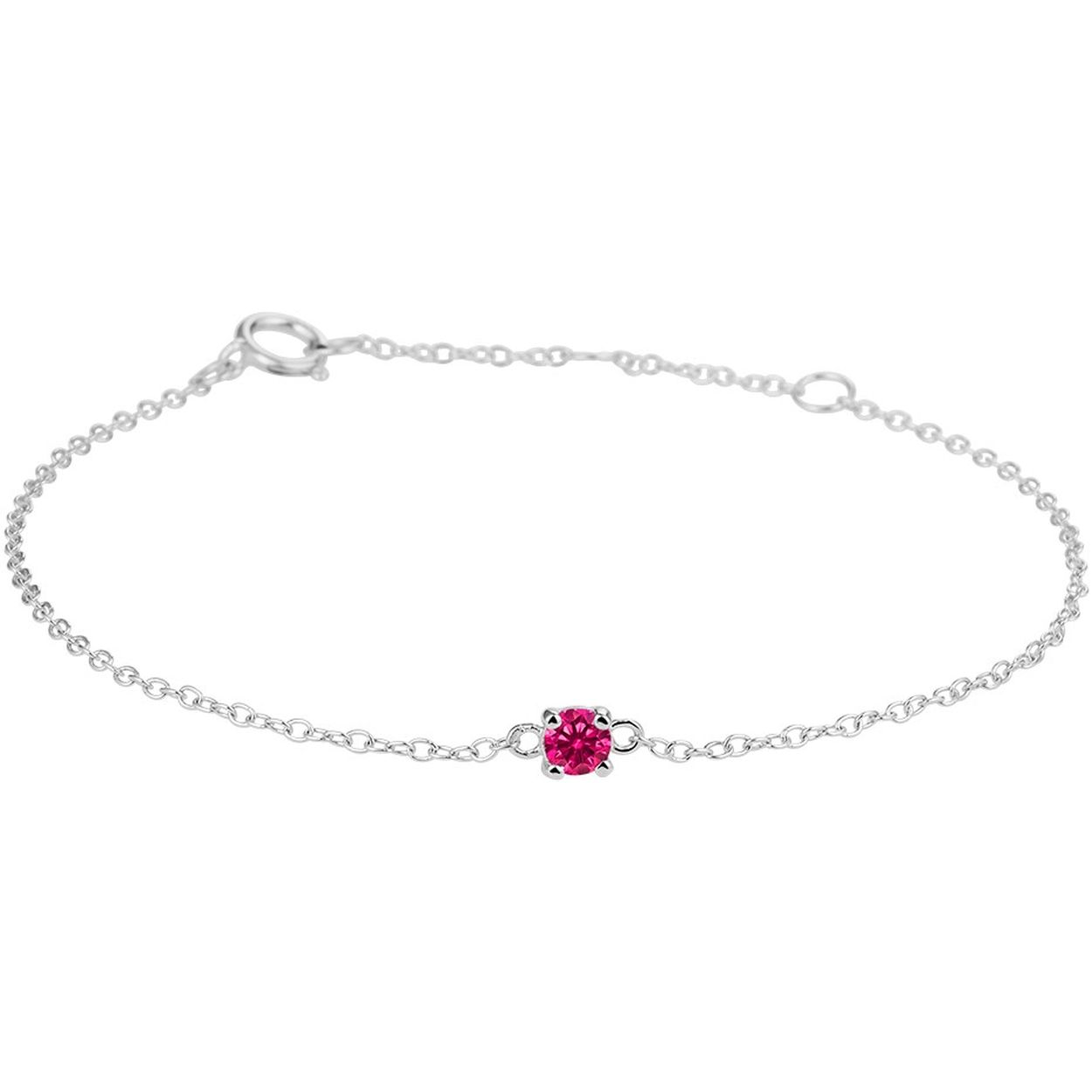 Gerhodineerd 925 zilveren armband uitgevoerd met een schitterende synthetisch robijn. De armband heeft draaglengtes van 15.5, 17 en 18.5cm en een breedte van 3.5mm.