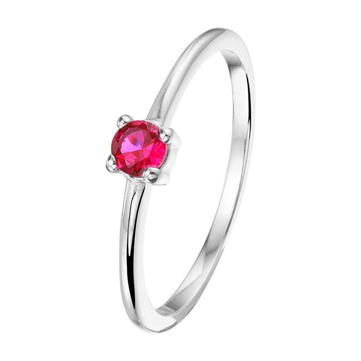 Gerhodineerd 925 zilveren ring uitgevoerd met een schitterende synth. robijn. De ring heeft een breedte van 4mm.