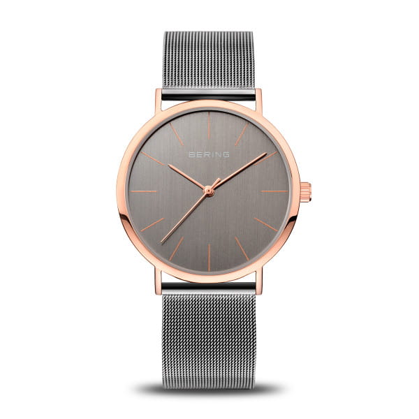 Dit Bering horloge heeft een prachtige klassieke uitstraling. Het horloge is gemaakt van edelstaal en wordt gedragen door dames.