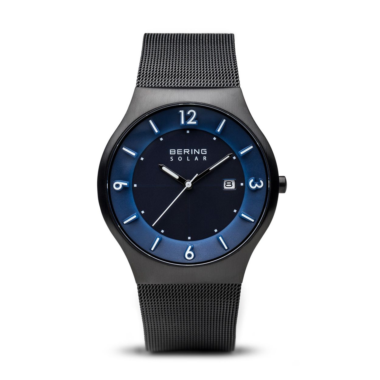Bering heren horloge, analoog solar powerd. Milanese zwart stalen band.. Zwart stalen kast met een blauwe wijzerplaat. Saffier glas.
