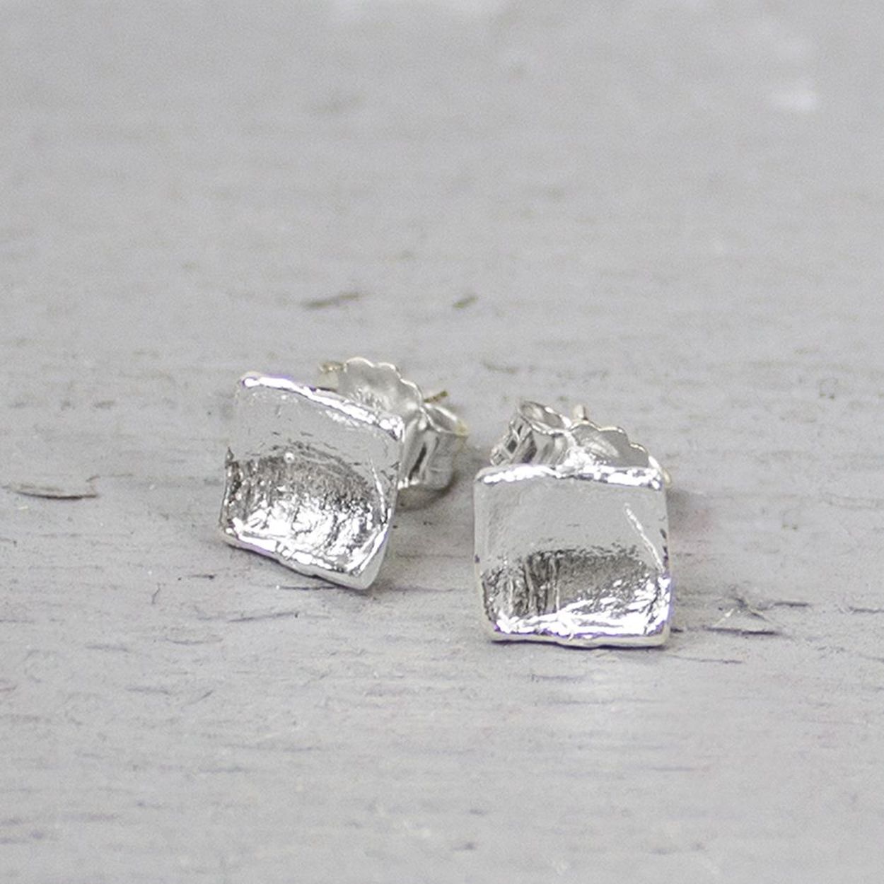 Oorbel zilver wit
De sieraden van Jéh Jewels zijn semi-handgemaakt, maar hebben altijd een ambachtelijke en handgemaakte uitstraling. Tijdloos is hierbij dan  het codewoord.