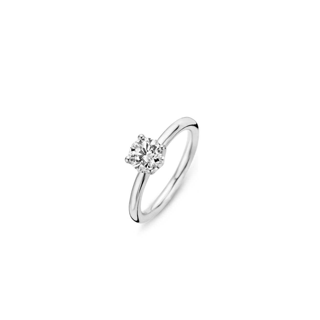 Moments Jewelry  zijn sieraden waar jouw sieradenkist niet zonder kan. De zilveren sieraden zijn gerhodineerd, of verguld in het ros� of geel goud. Wanneer gezet met stenen, is gebruik gemaakt van briljant geslepen zirconia's.